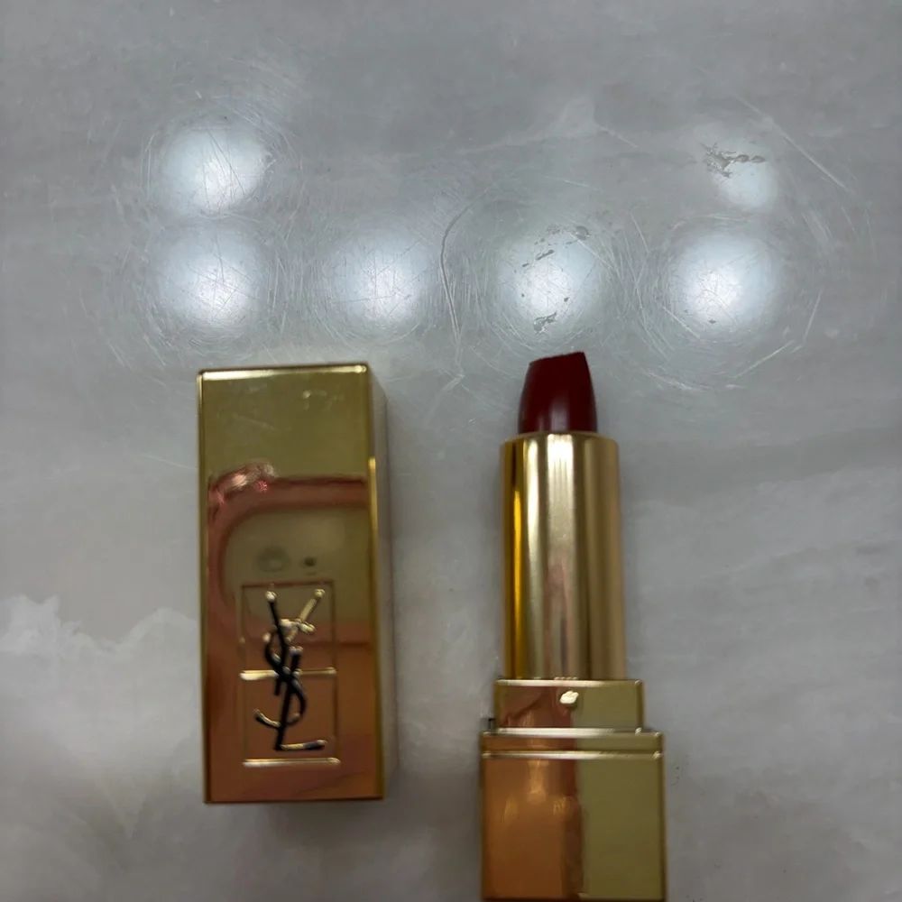 Yves Saint Laurent Luxurious Lipstick